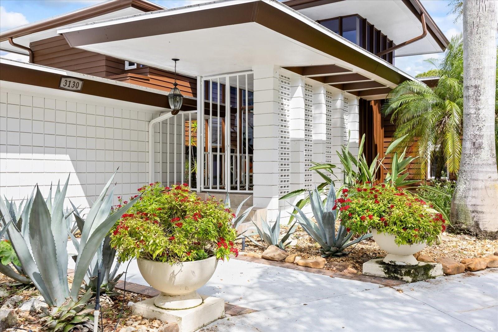 Listing photo id 1 for 3130 Walnut Street Ne