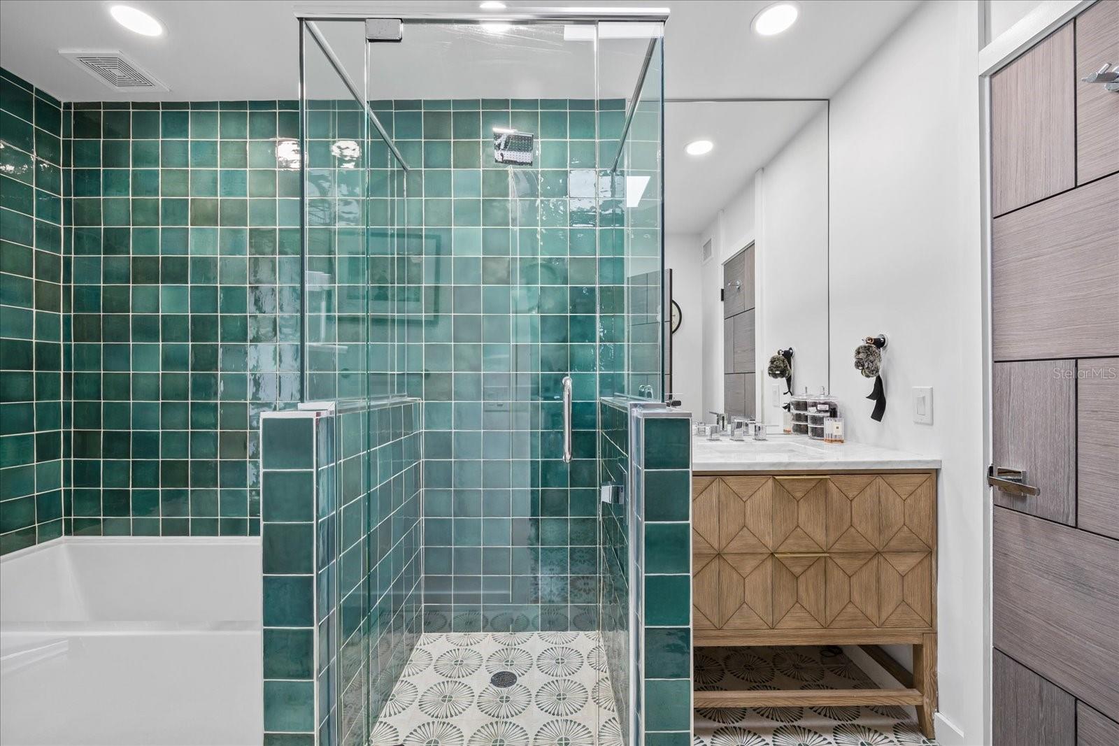 Listing photo id 35 for 3130 Walnut Street Ne
