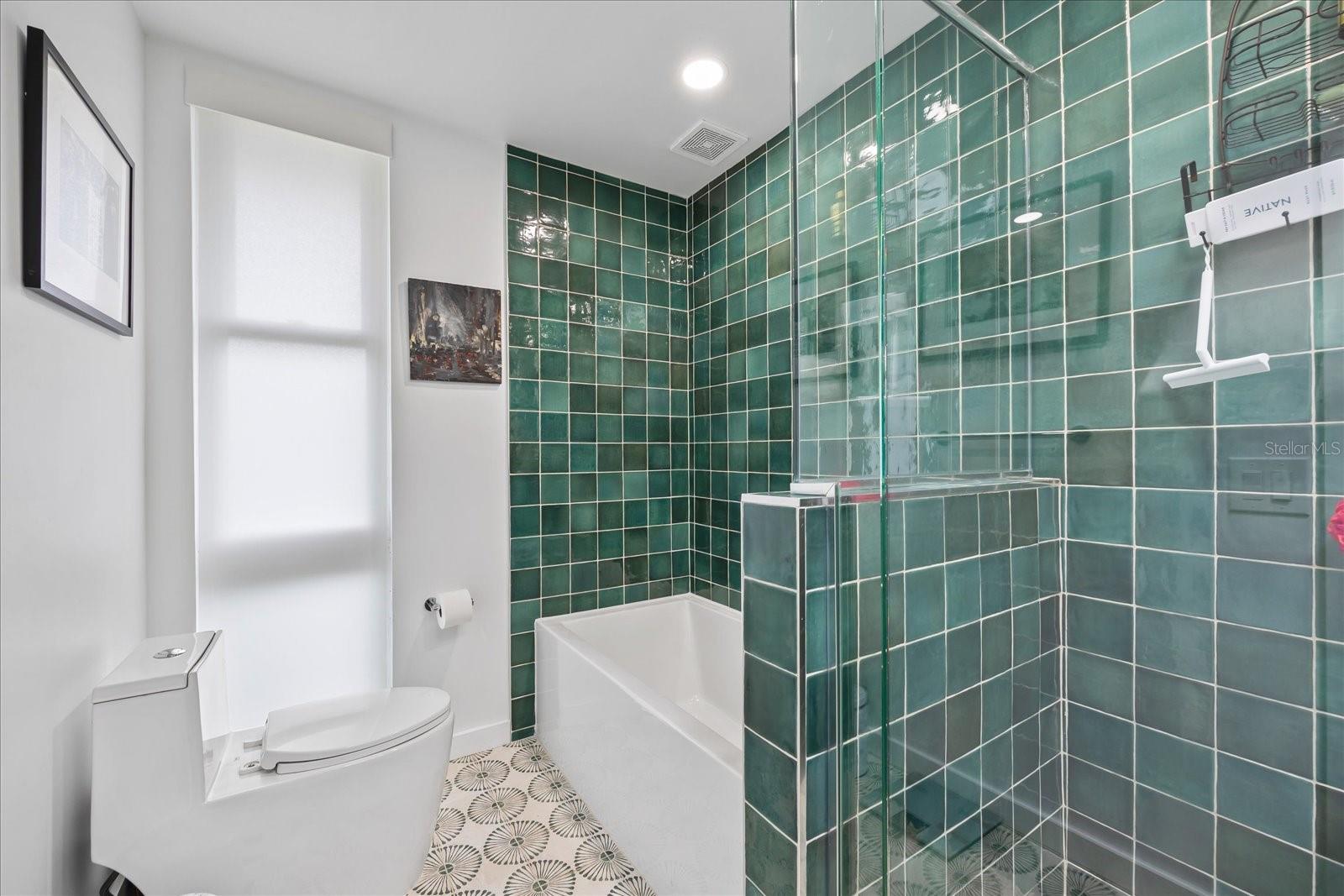 Listing photo id 36 for 3130 Walnut Street Ne