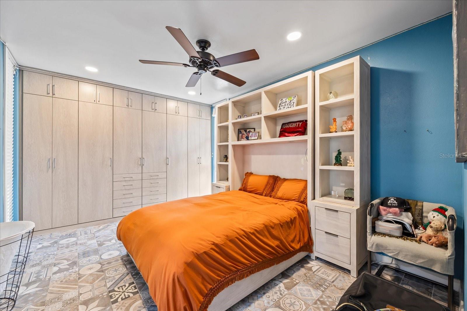 Listing photo id 37 for 3130 Walnut Street Ne