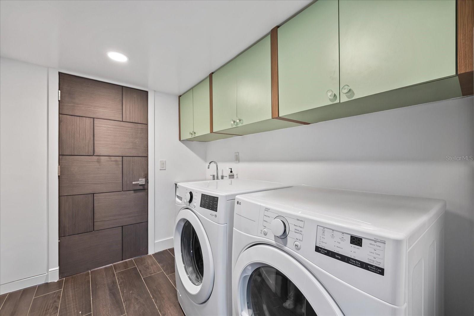 Listing photo id 46 for 3130 Walnut Street Ne