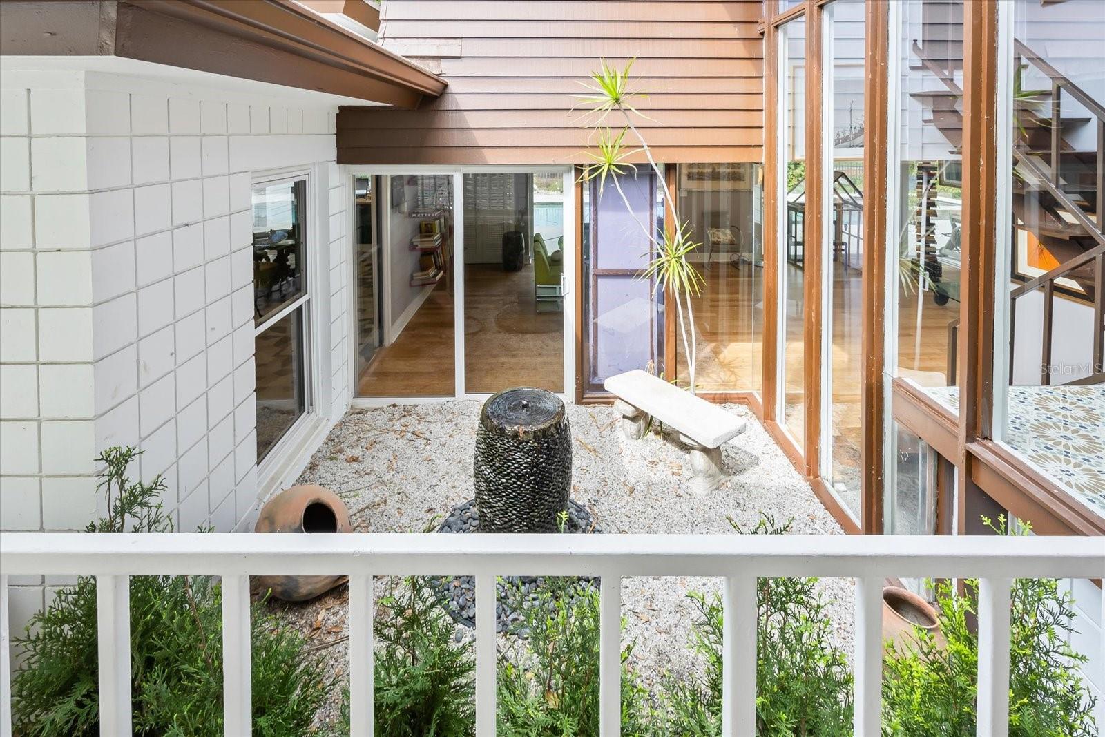 Listing photo id 3 for 3130 Walnut Street Ne