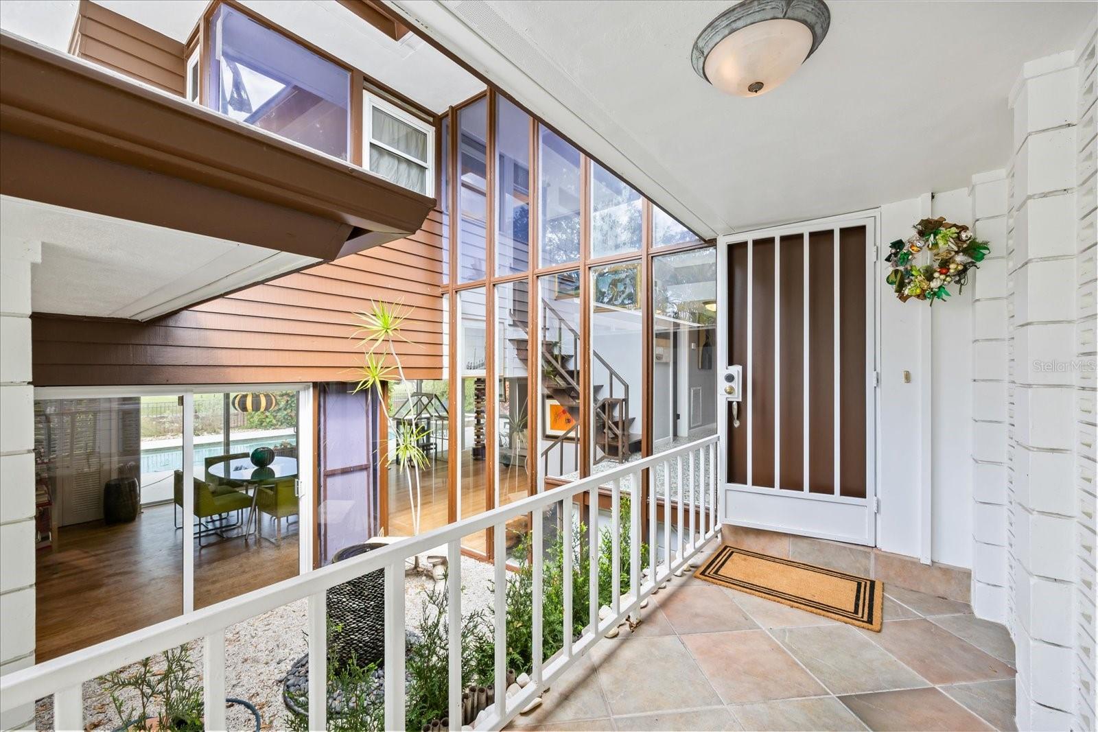 Listing photo id 4 for 3130 Walnut Street Ne