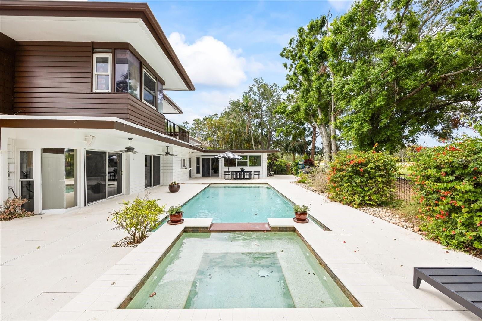 Listing photo id 63 for 3130 Walnut Street Ne