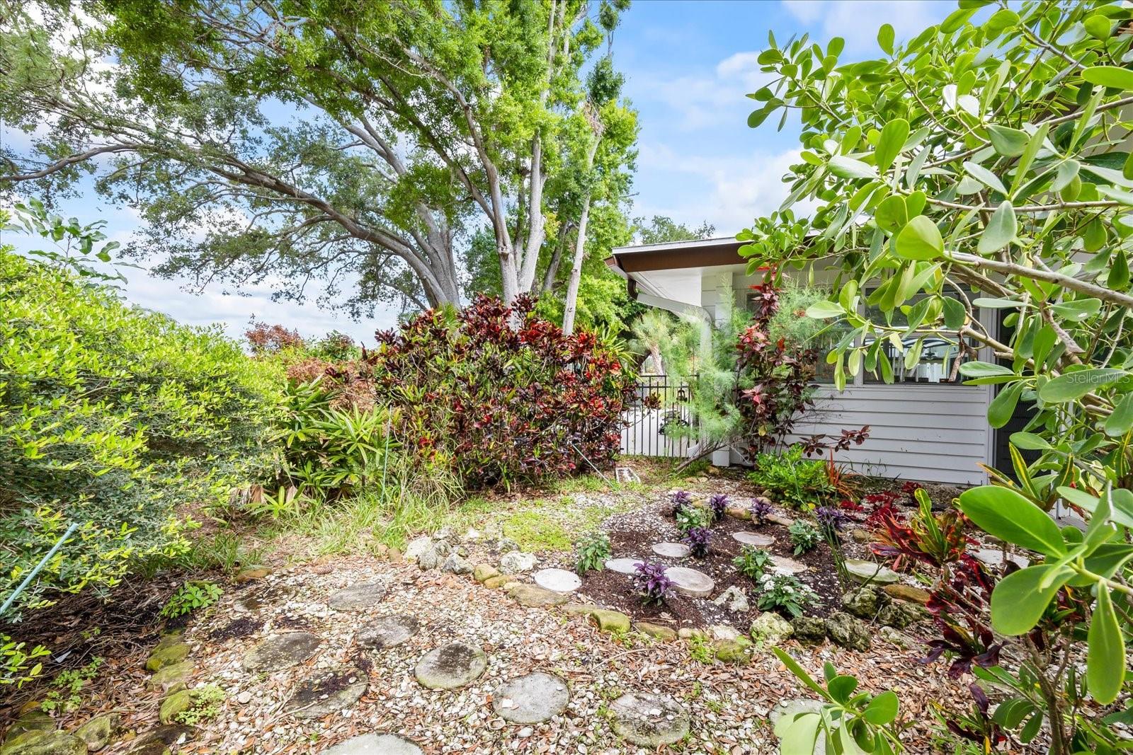 Listing photo id 73 for 3130 Walnut Street Ne