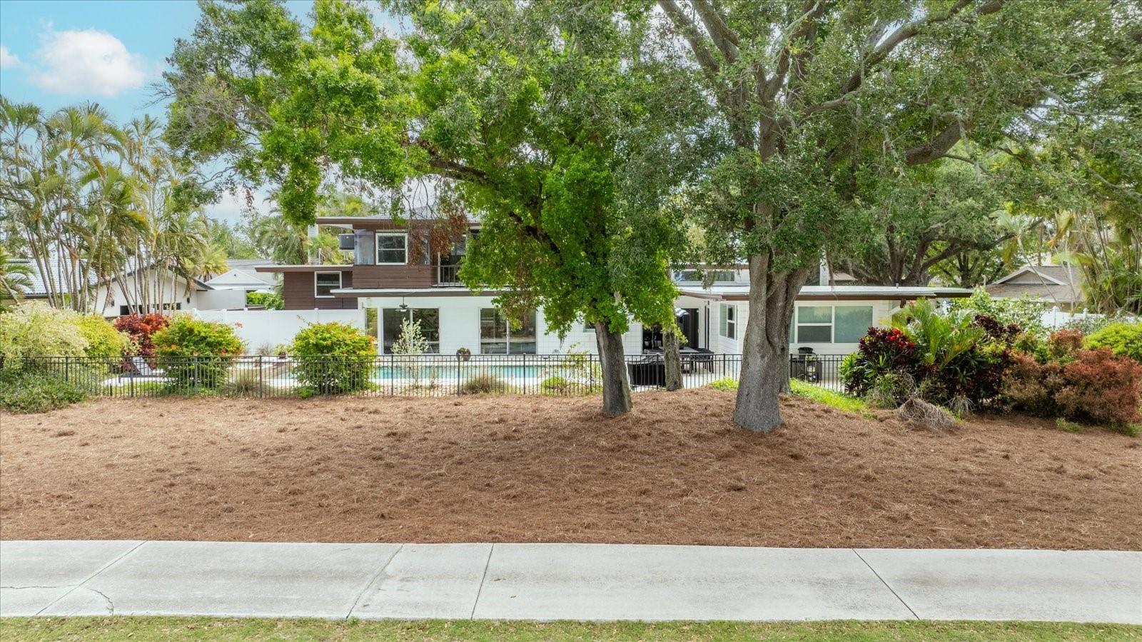 Listing photo id 83 for 3130 Walnut Street Ne