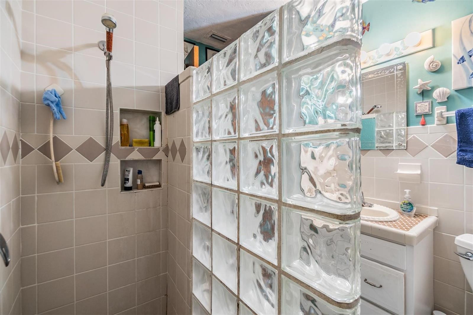 Image 13 of 60 For 5101 13th Avenue S