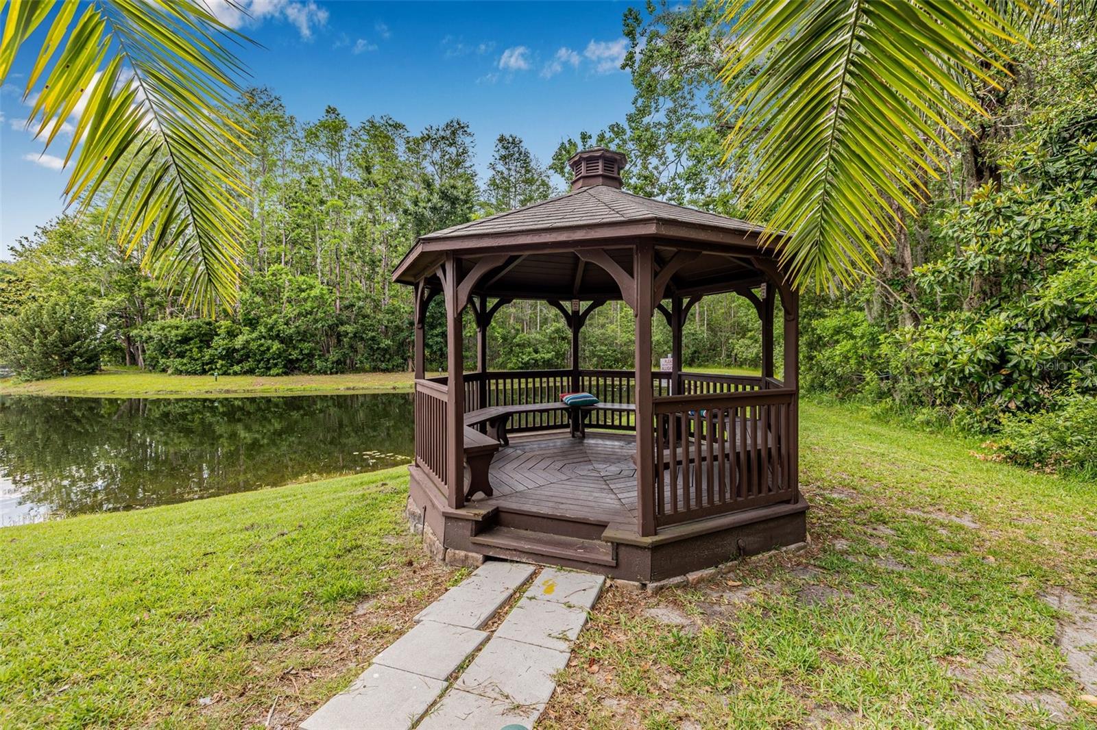Image 27 of 33 For 1281 Pine Ridge Circle E H1