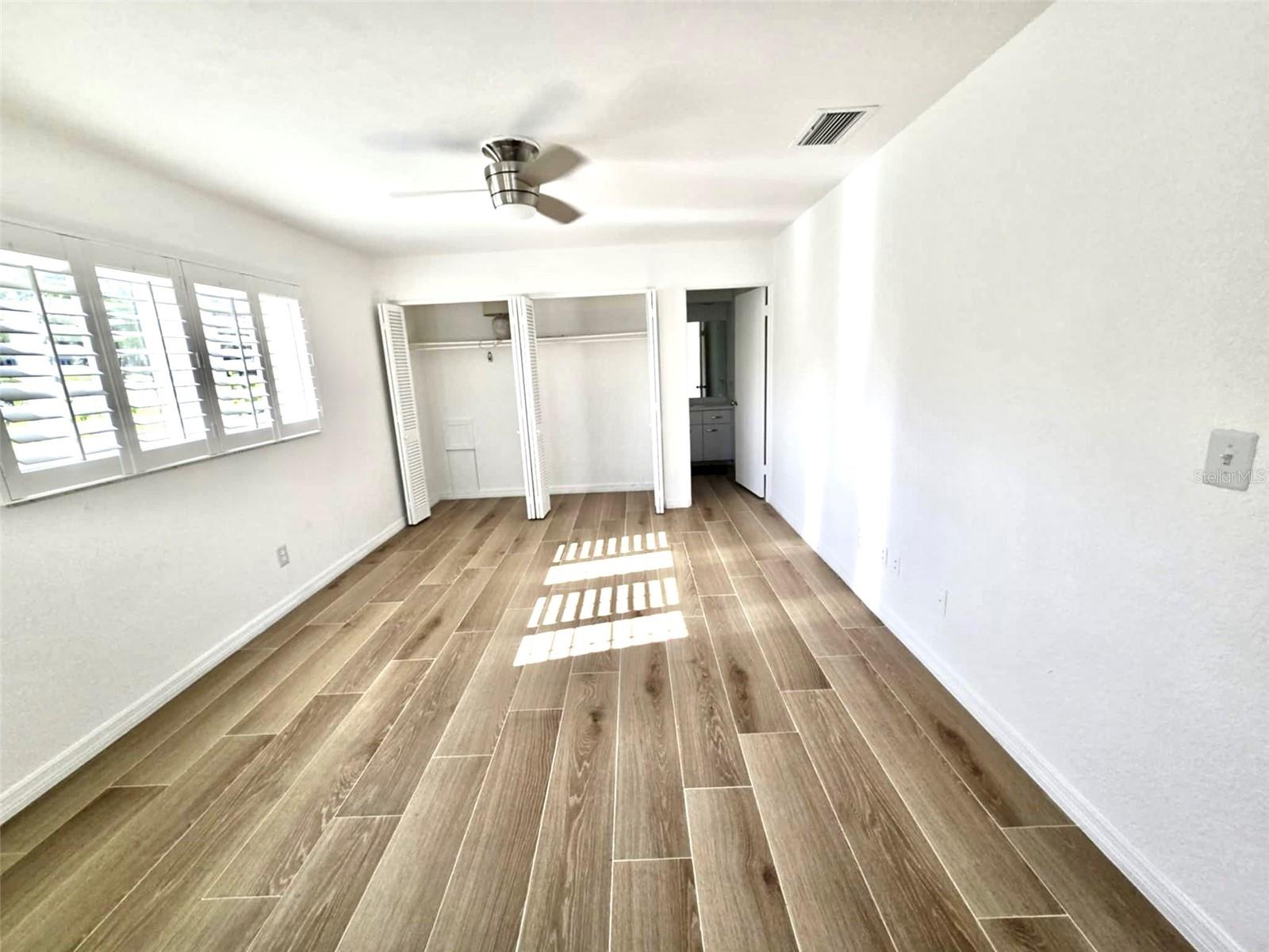 Listing photo id 5 for 502 Palm Drive