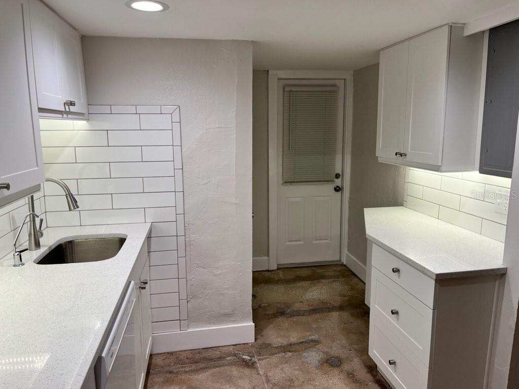 Image 12 of 48 For 2305 Texas Avenue 6