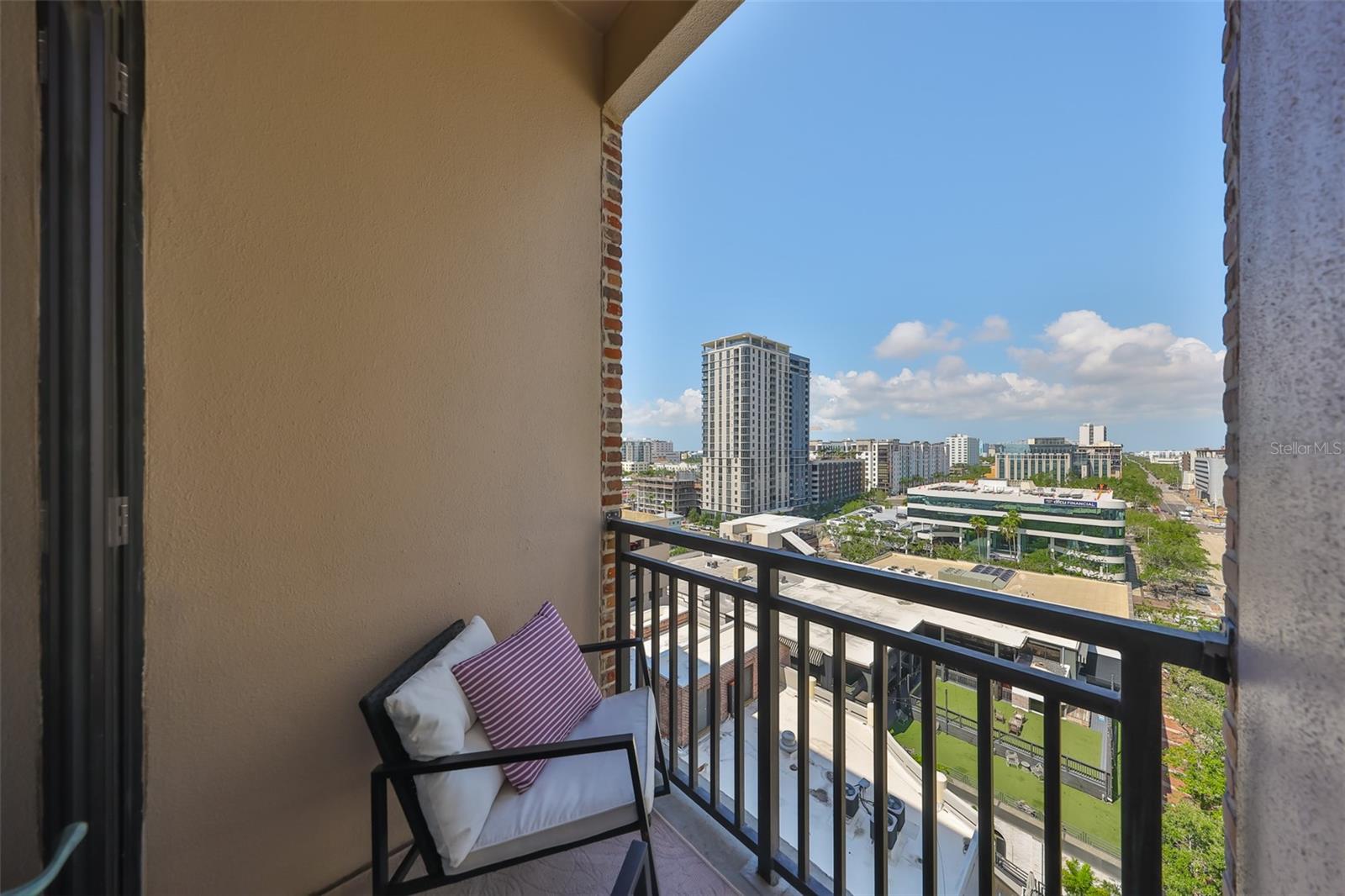 Image 17 of 36 For 175 2nd Street S 901
