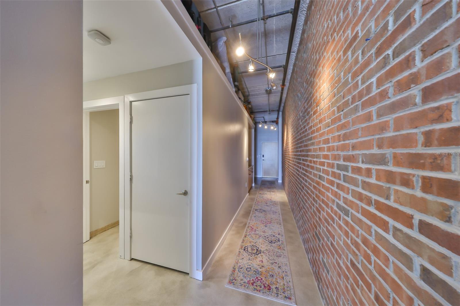 Image 20 of 36 For 175 2nd Street S 901