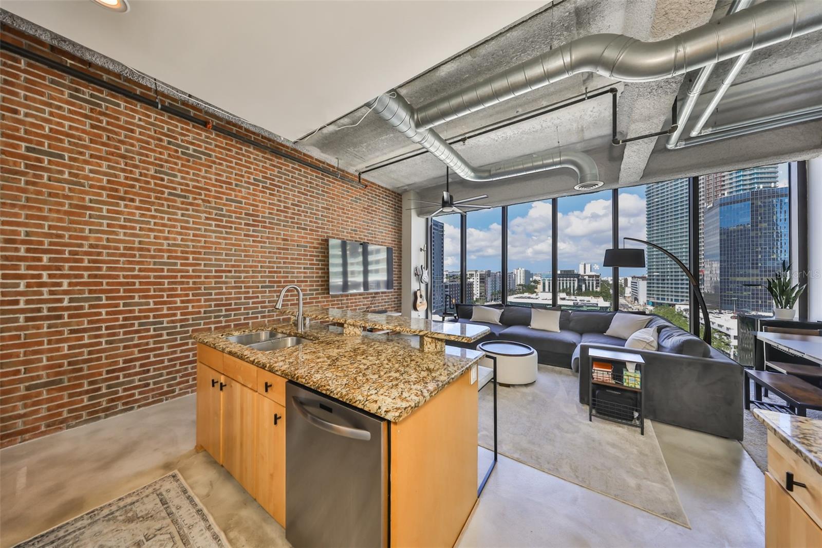 Image 5 of 36 For 175 2nd Street S 901