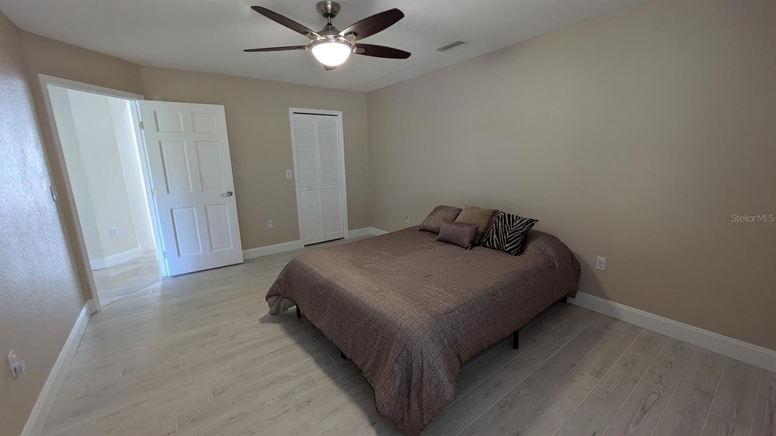 Image 37 of 79 For 4872 Silverthorne Court