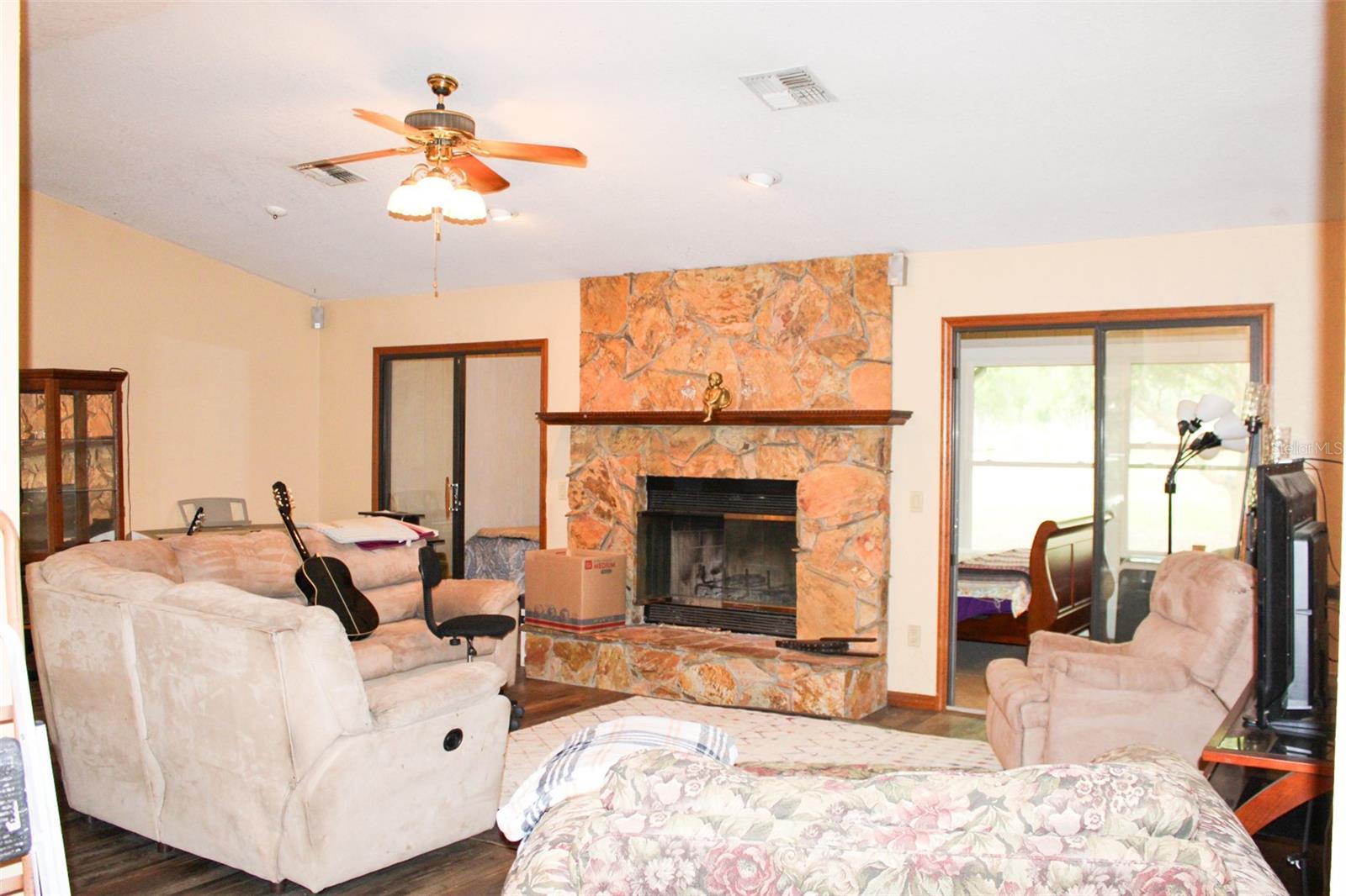 Listing photo id 8 for 16536 Caldwell Lane