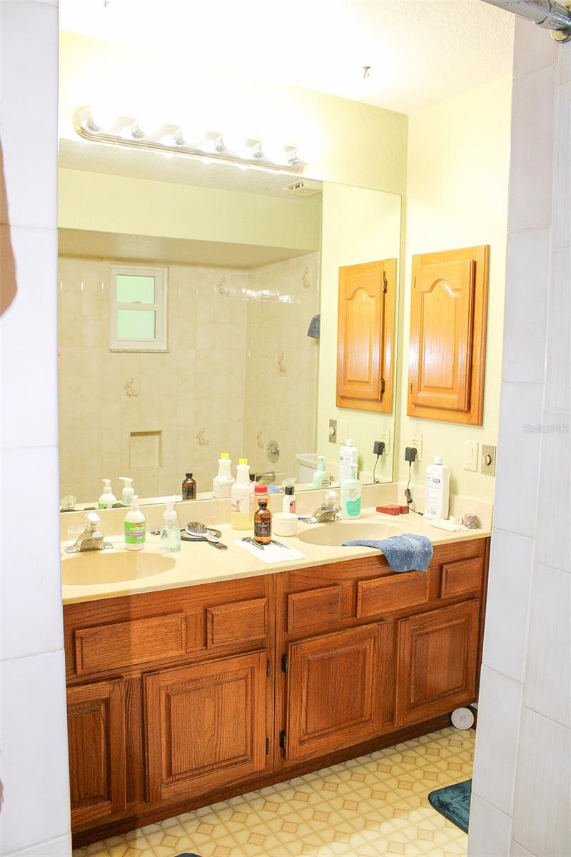 Listing photo id 16 for 16536 Caldwell Lane