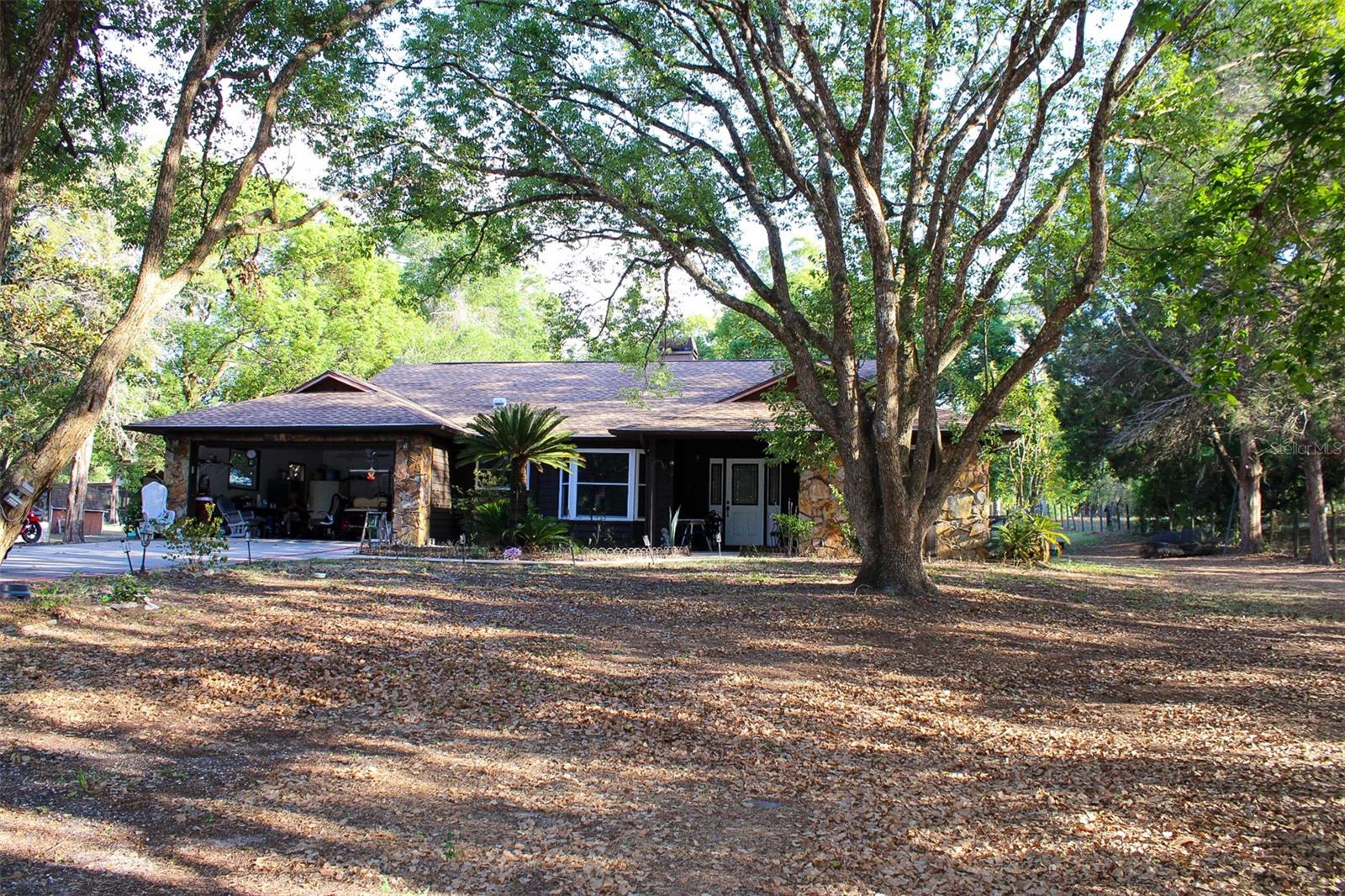 Listing photo id 0 for 16536 Caldwell Lane