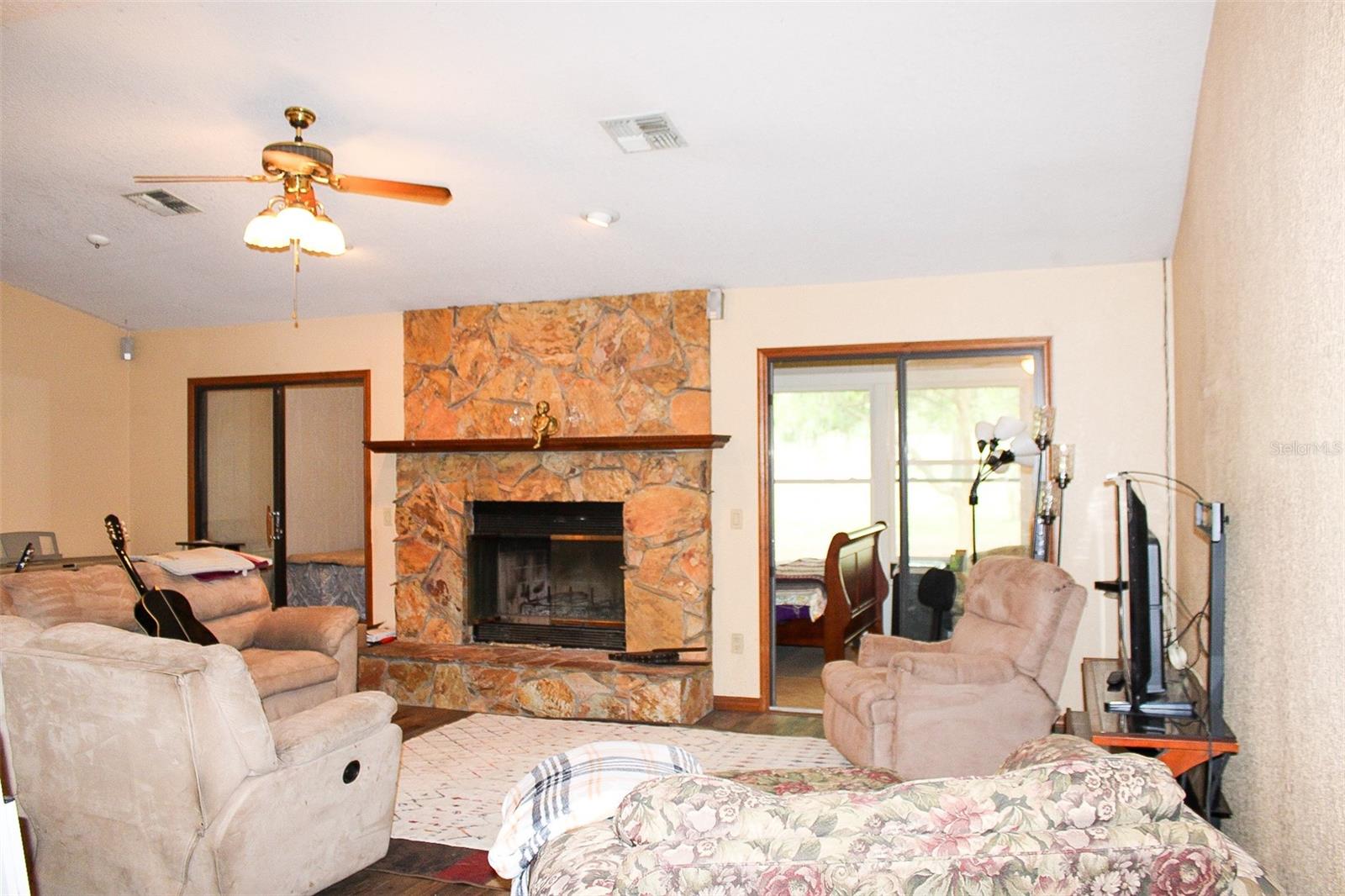 Listing photo id 19 for 16536 Caldwell Lane