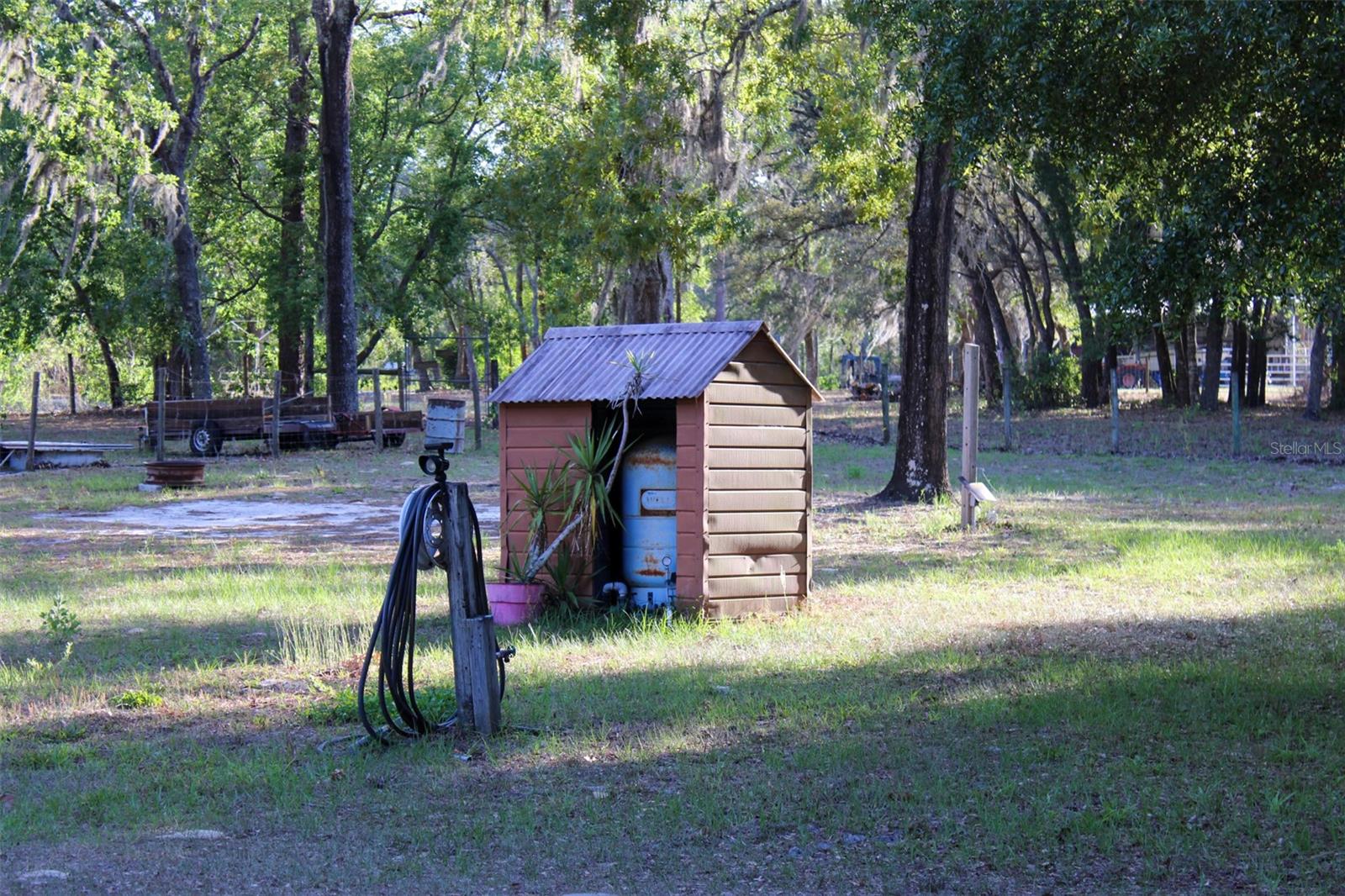 Listing photo id 49 for 16536 Caldwell Lane
