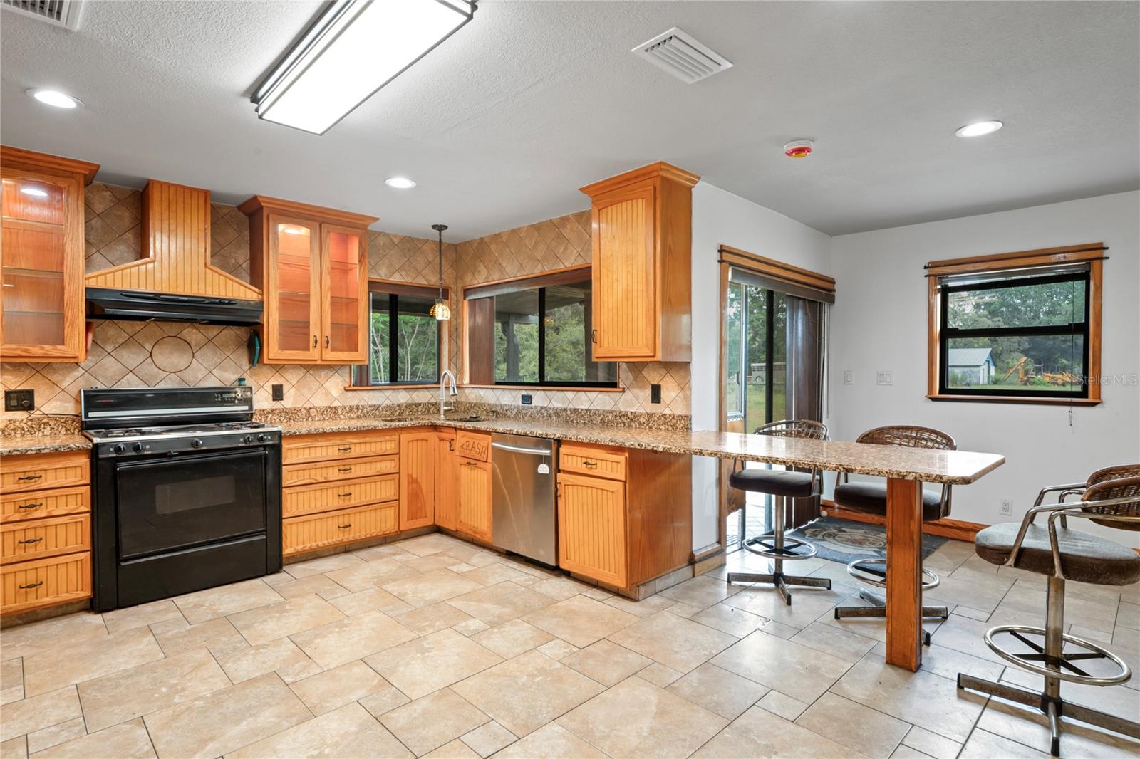 Image 10 of 62 For 39427 Comstock Lane