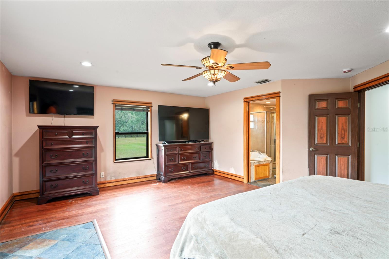 Image 19 of 62 For 39427 Comstock Lane