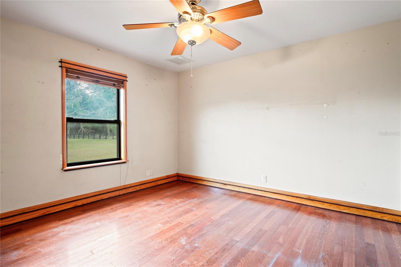 Image 24 of 62 For 39427 Comstock Lane