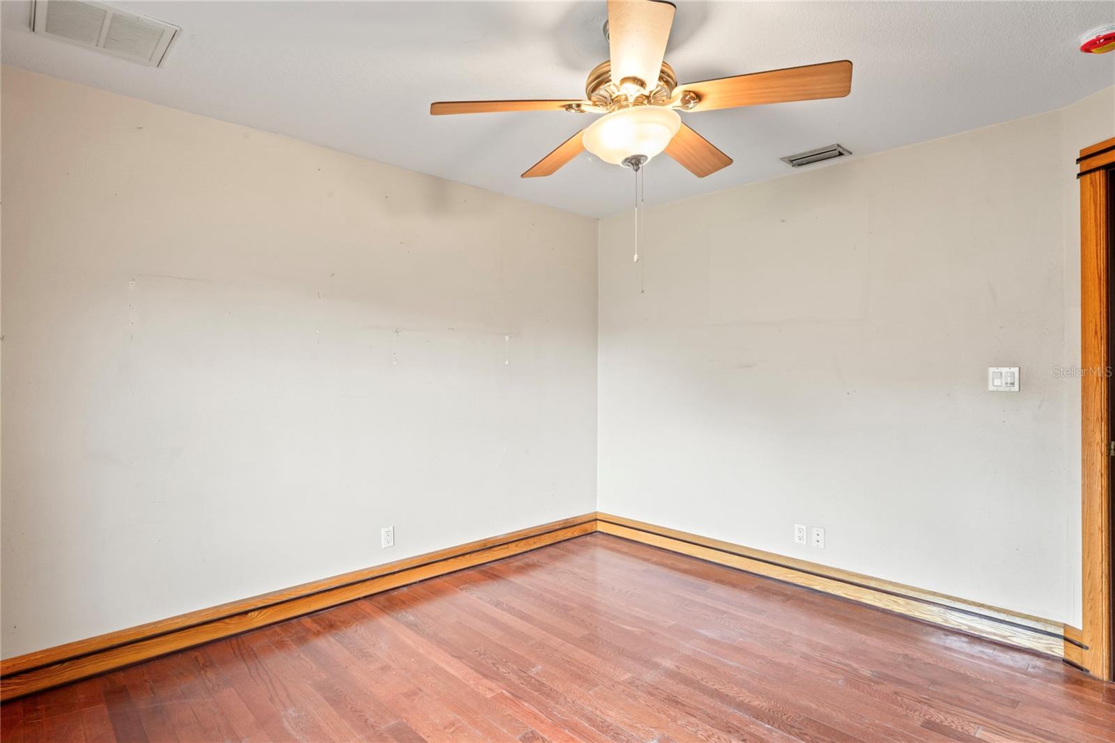Image 26 of 62 For 39427 Comstock Lane