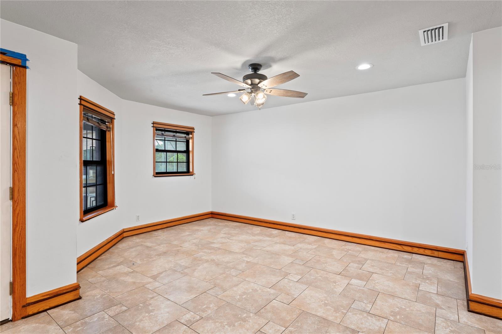 Image 4 of 62 For 39427 Comstock Lane