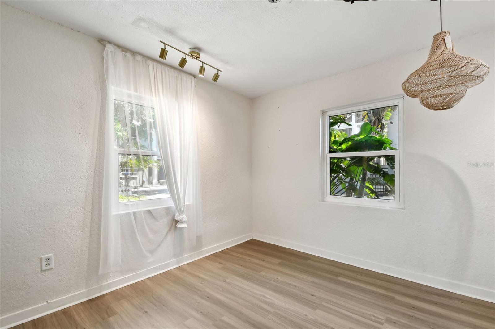 Image 13 of 79 For 246 2nd St N