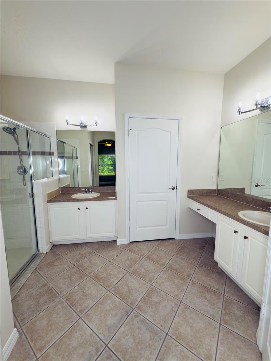 Image 18 of 35 For 20221 Vintage Oaks Place