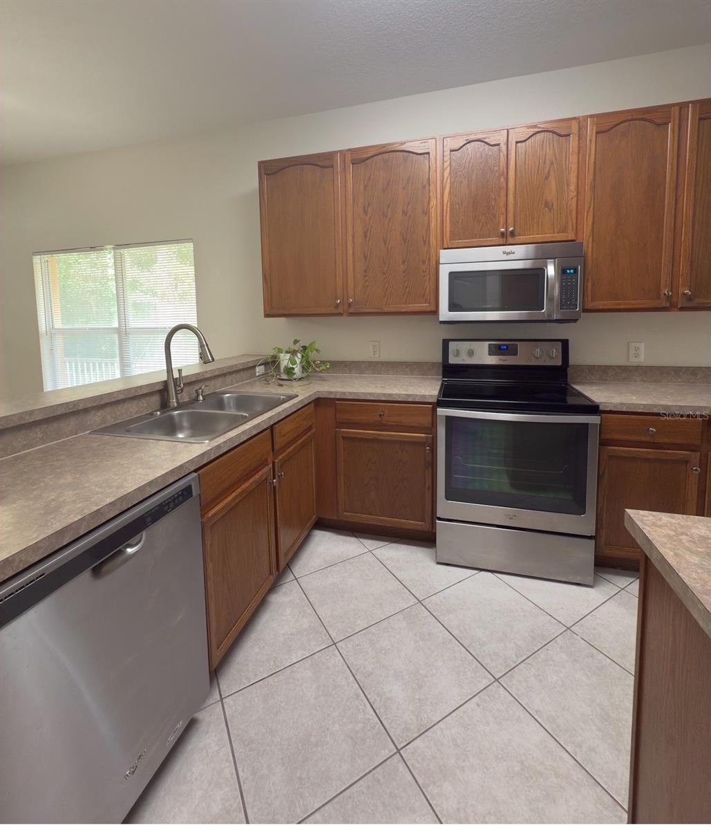 Image 6 of 35 For 20221 Vintage Oaks Place