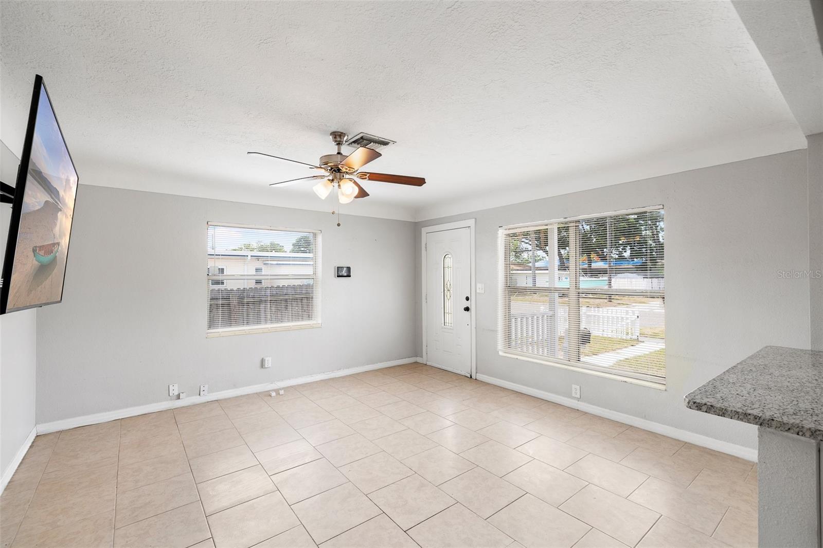 Listing photo id 1 for 2728 39th Avenue N