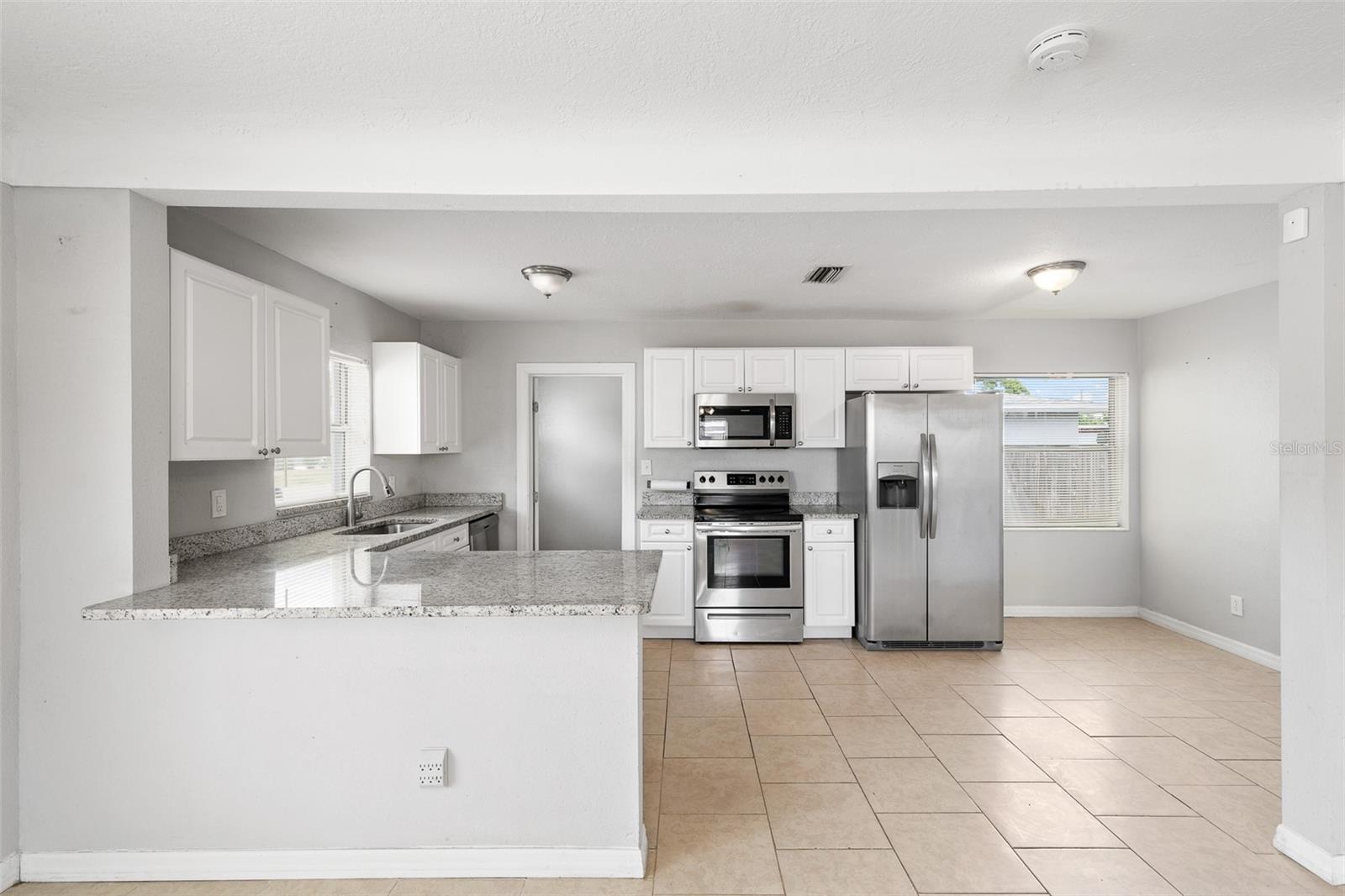 Listing photo id 4 for 2728 39th Avenue N