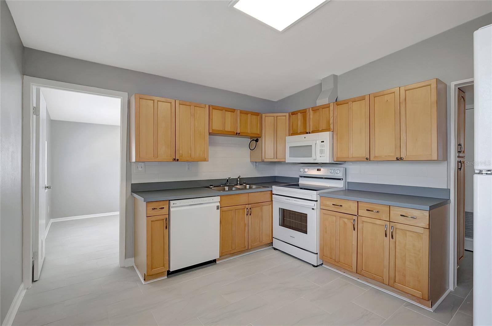 Image 12 of 38 For 6601 13th Street N