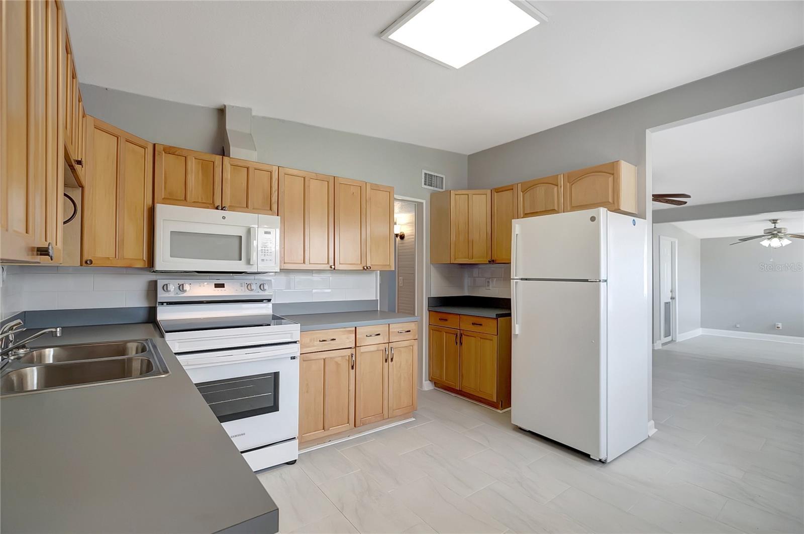 Image 13 of 38 For 6601 13th Street N