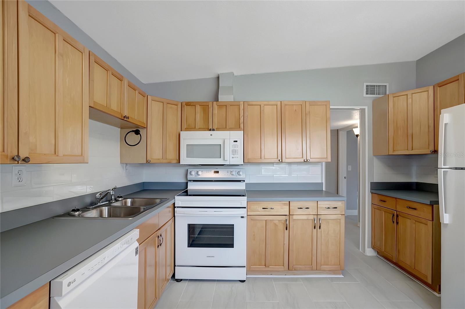 Image 14 of 38 For 6601 13th Street N