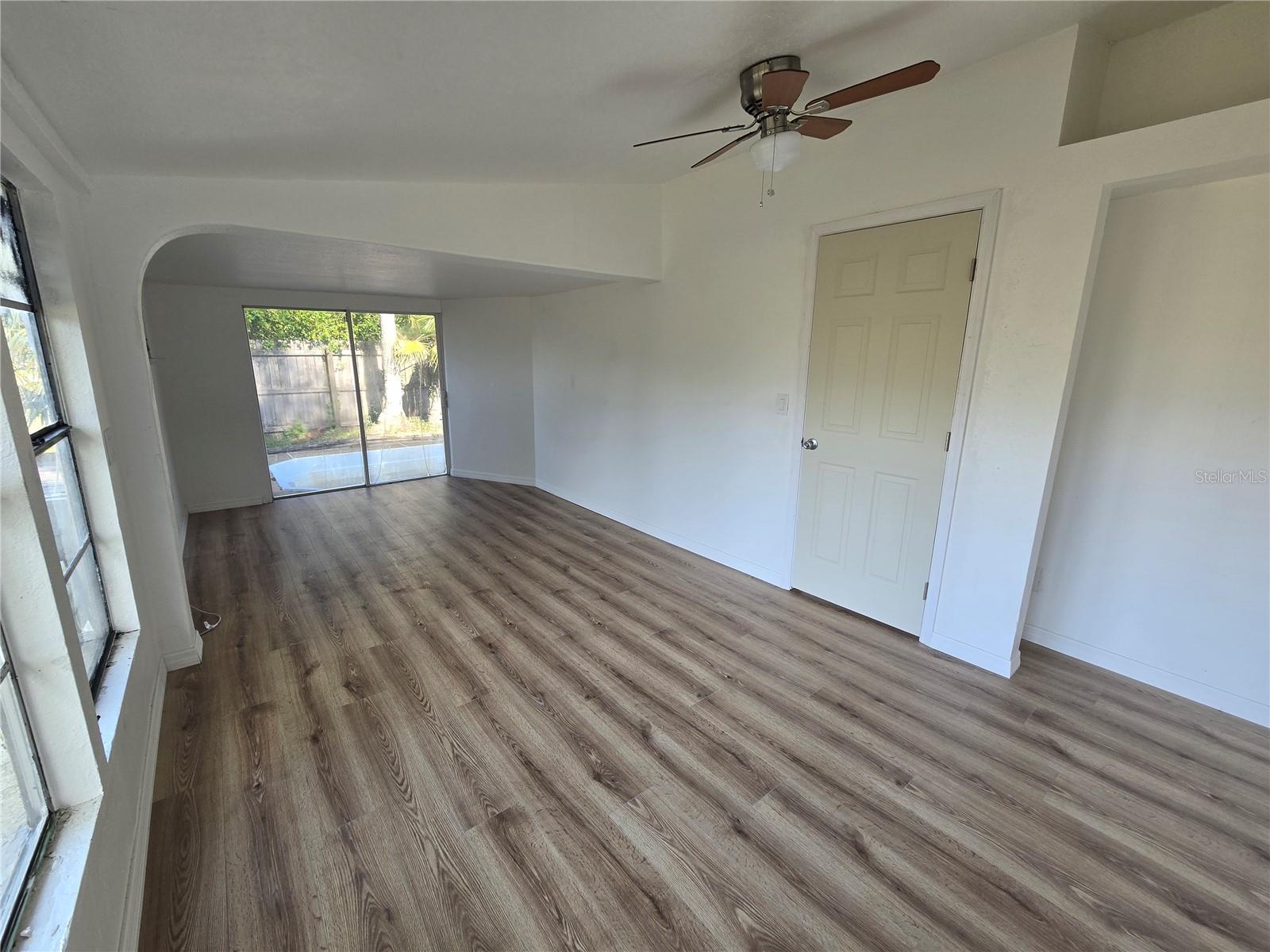 Image 11 of 15 For 9541 Round Lake Drive