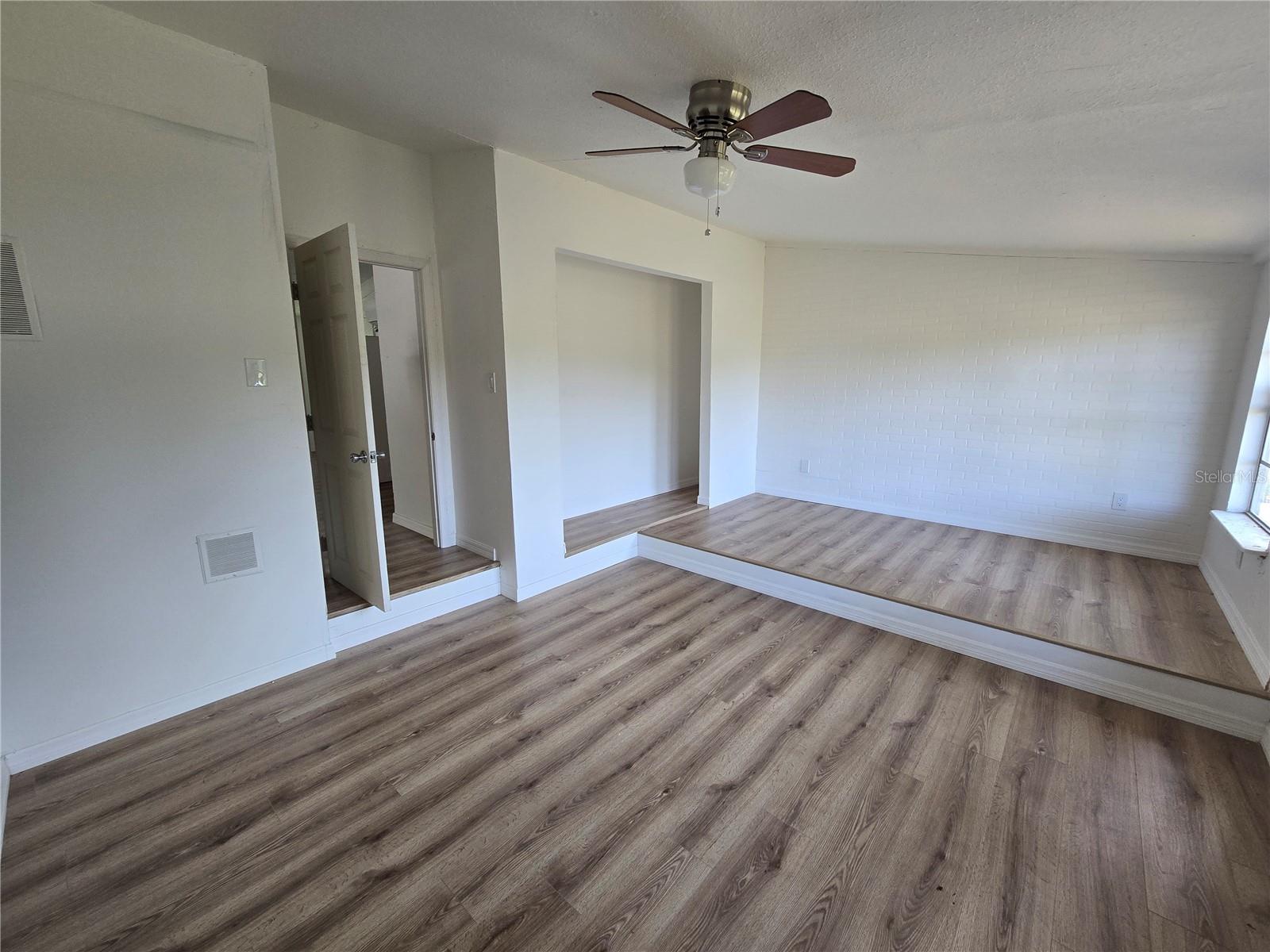 Image 13 of 15 For 9541 Round Lake Drive