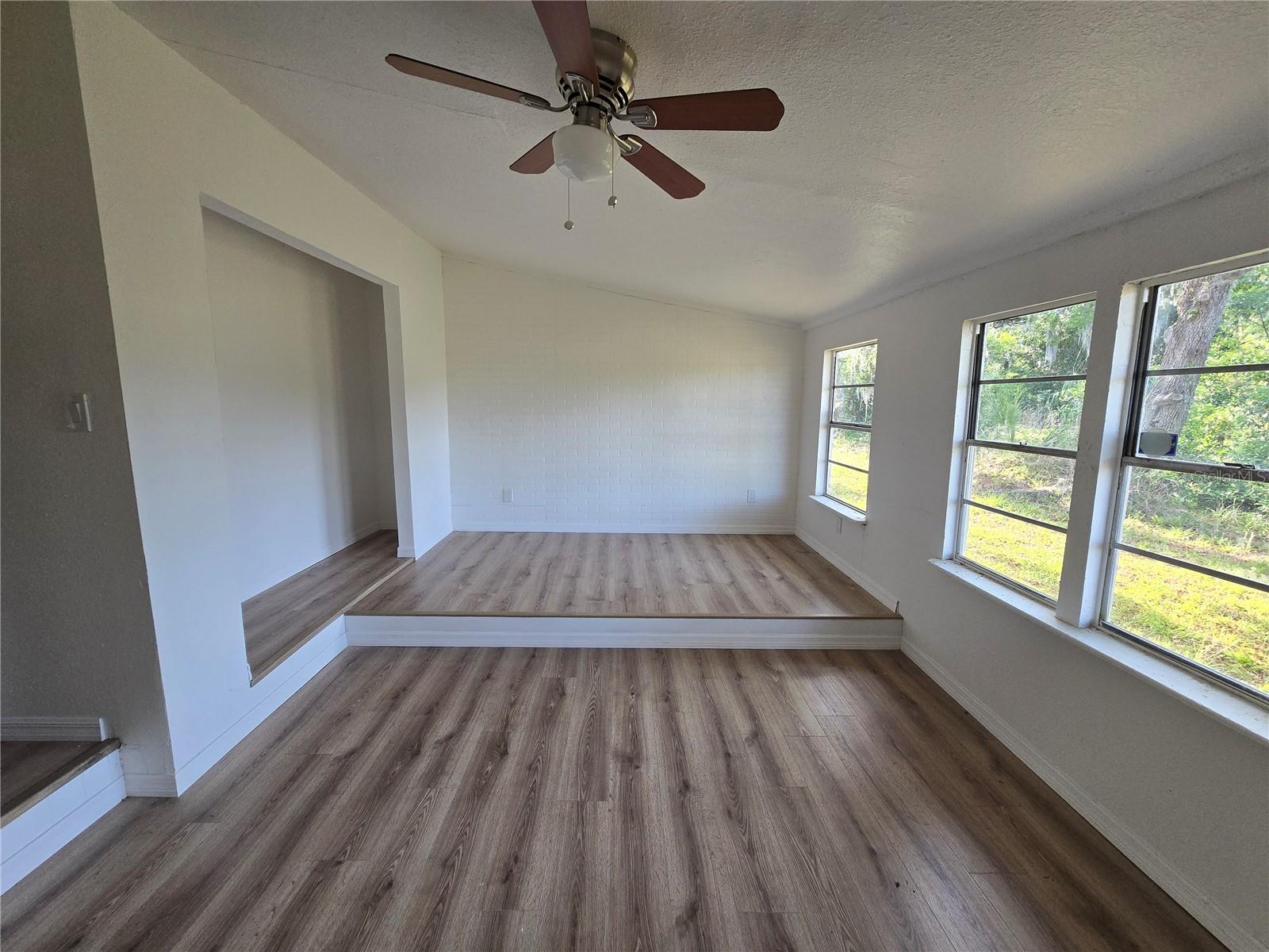 Image 14 of 15 For 9541 Round Lake Drive