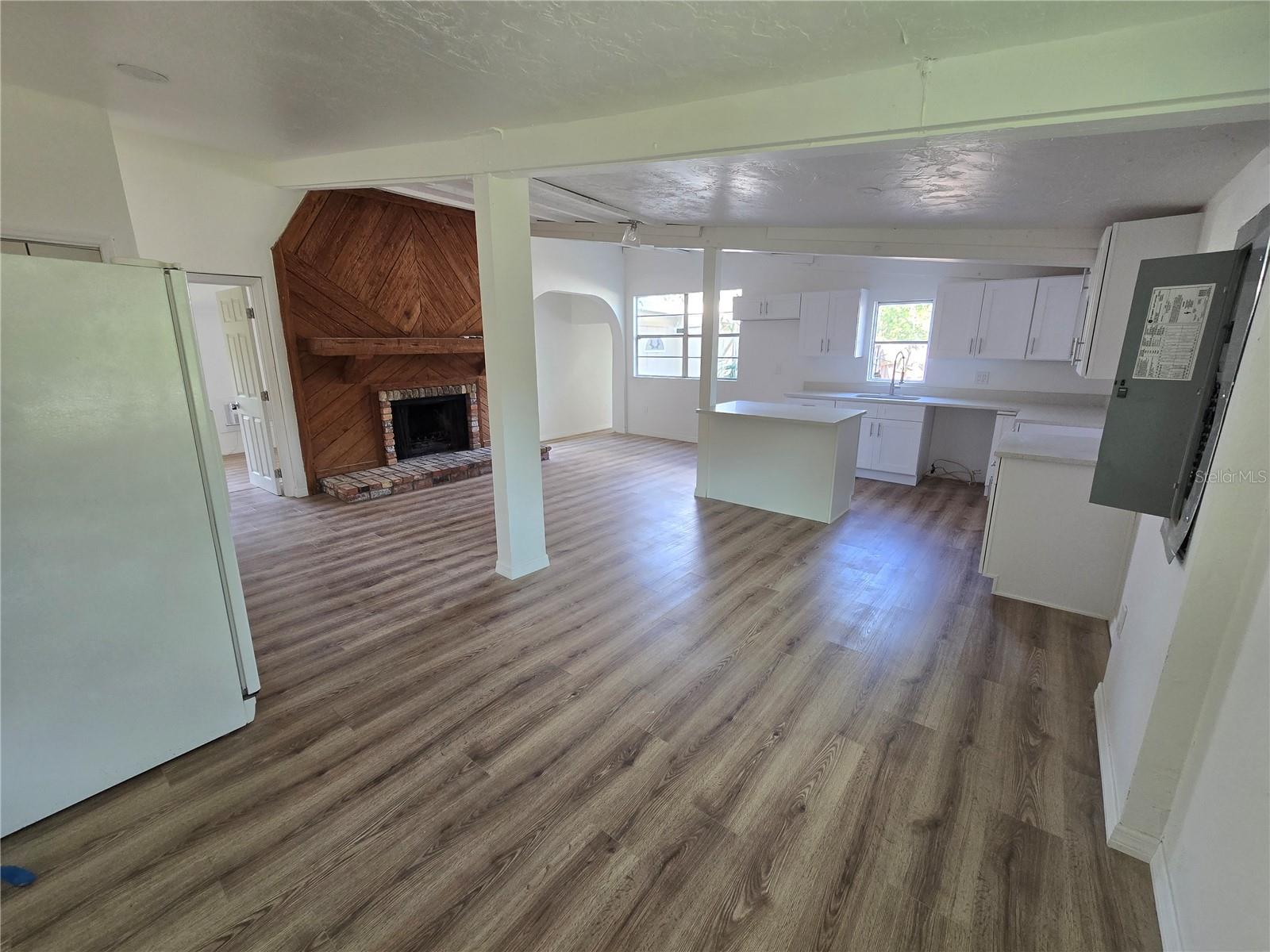 Image 4 of 15 For 9541 Round Lake Drive