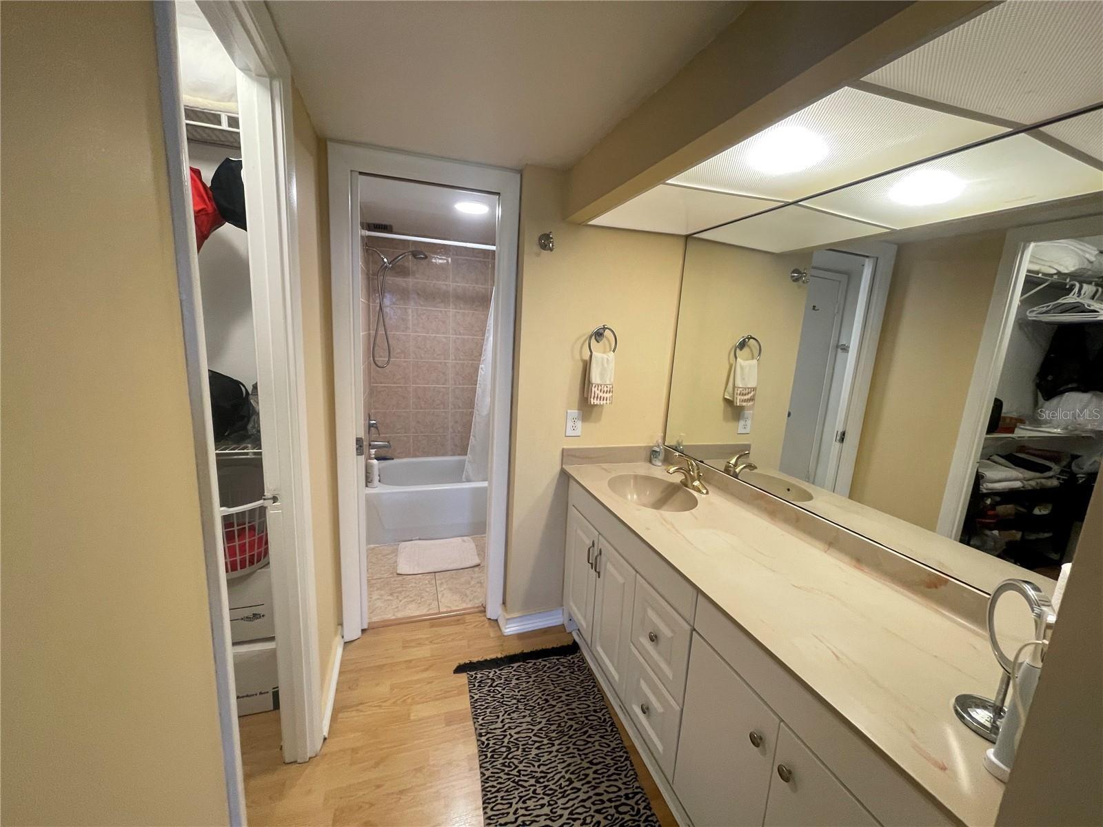 Image 20 of 32 For 2615 Cove Cay Drive 408