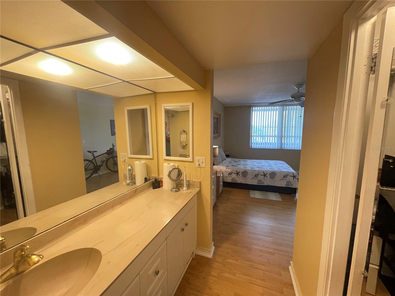 Image 22 of 32 For 2615 Cove Cay Drive 408
