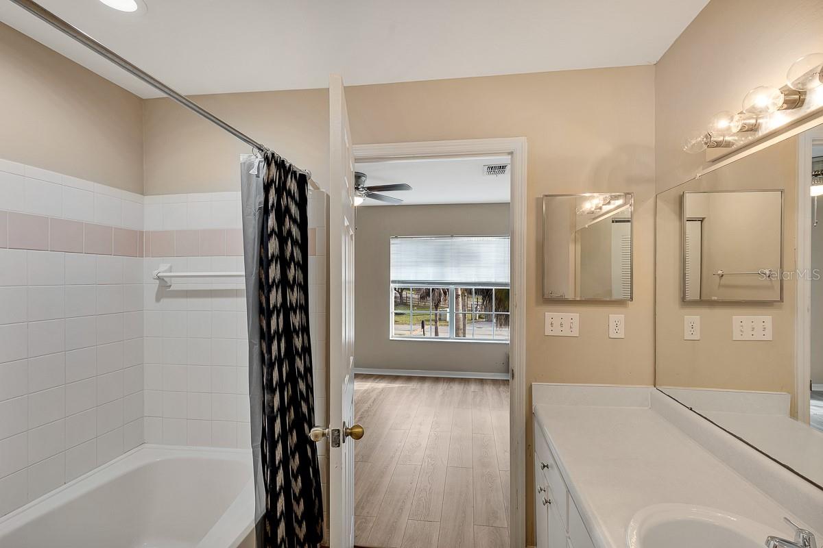 Image 18 of 35 For 9414 Lake Chase Island Way 9414