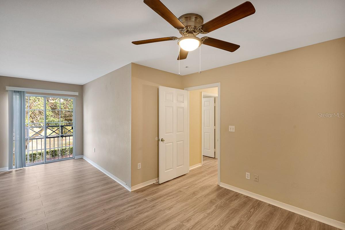 Image 23 of 35 For 9414 Lake Chase Island Way 9414