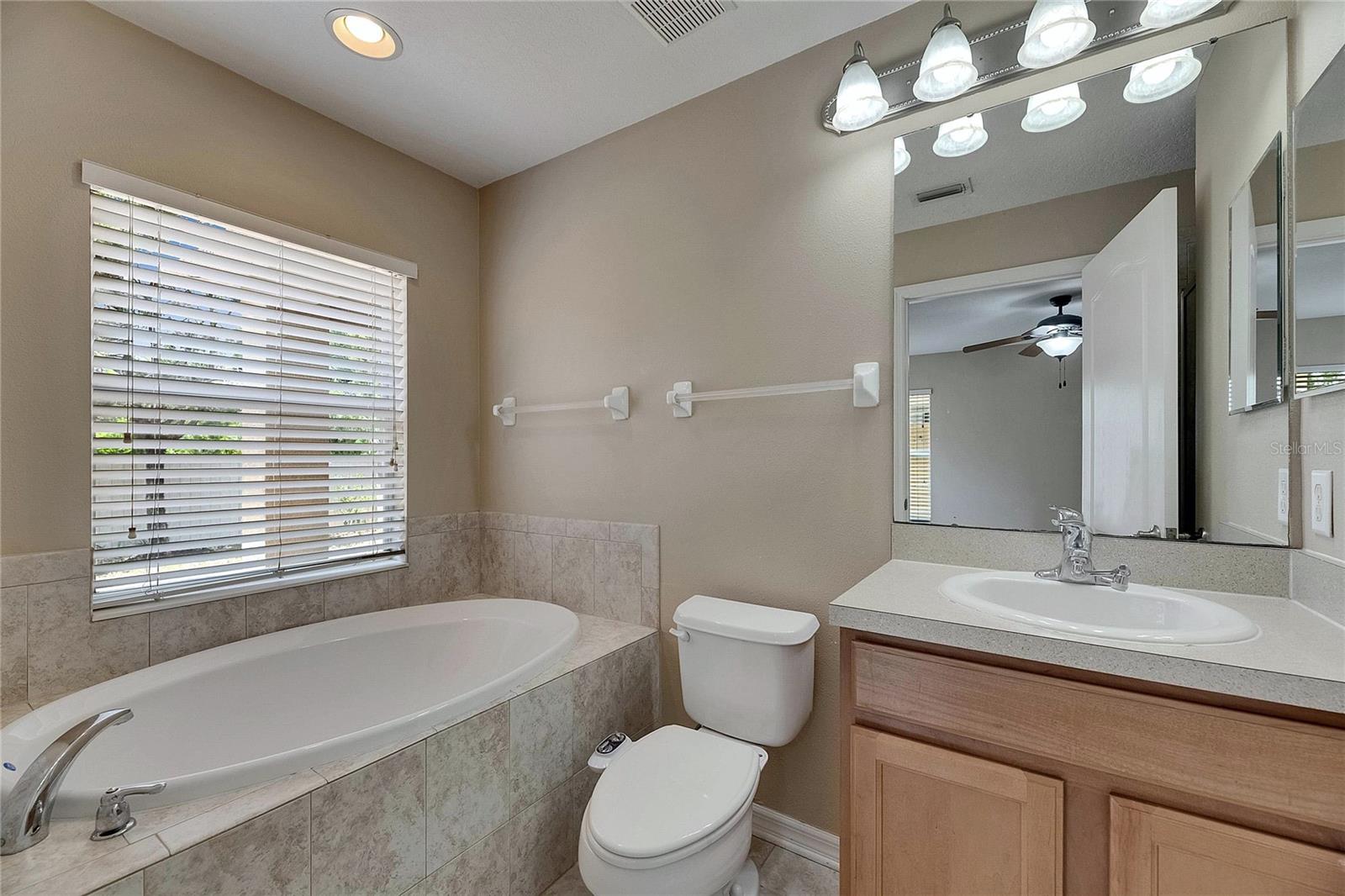 Image 16 of 27 For 925 Windton Oak Drive