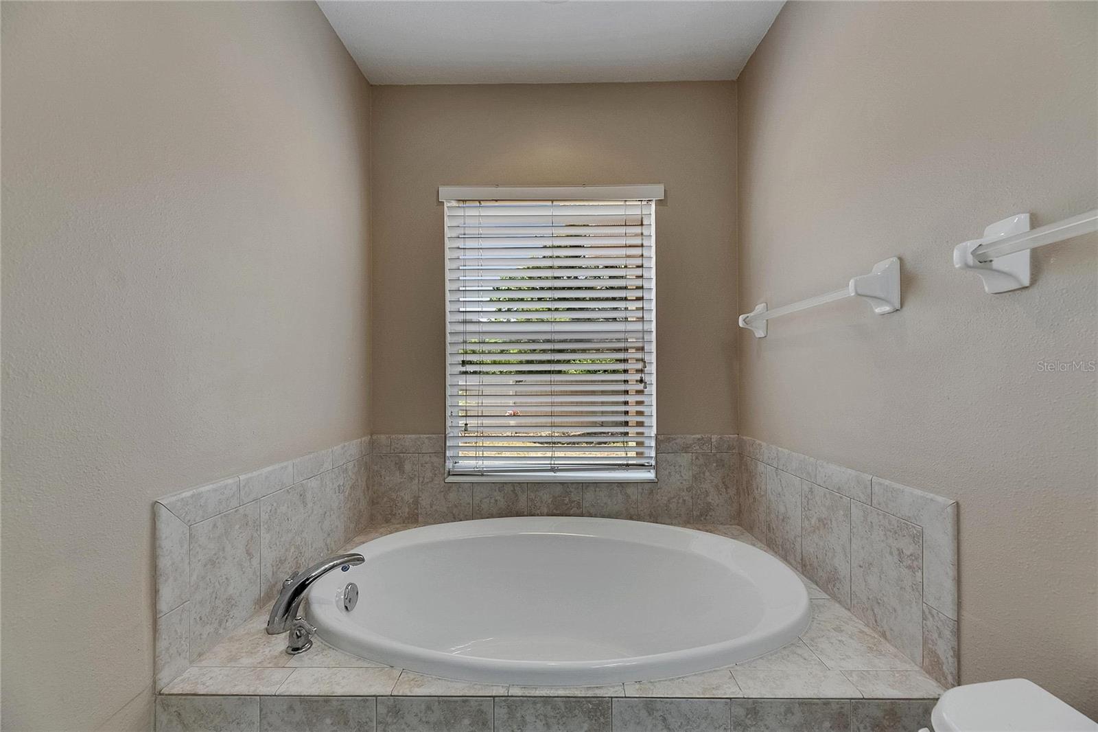 Image 17 of 27 For 925 Windton Oak Drive