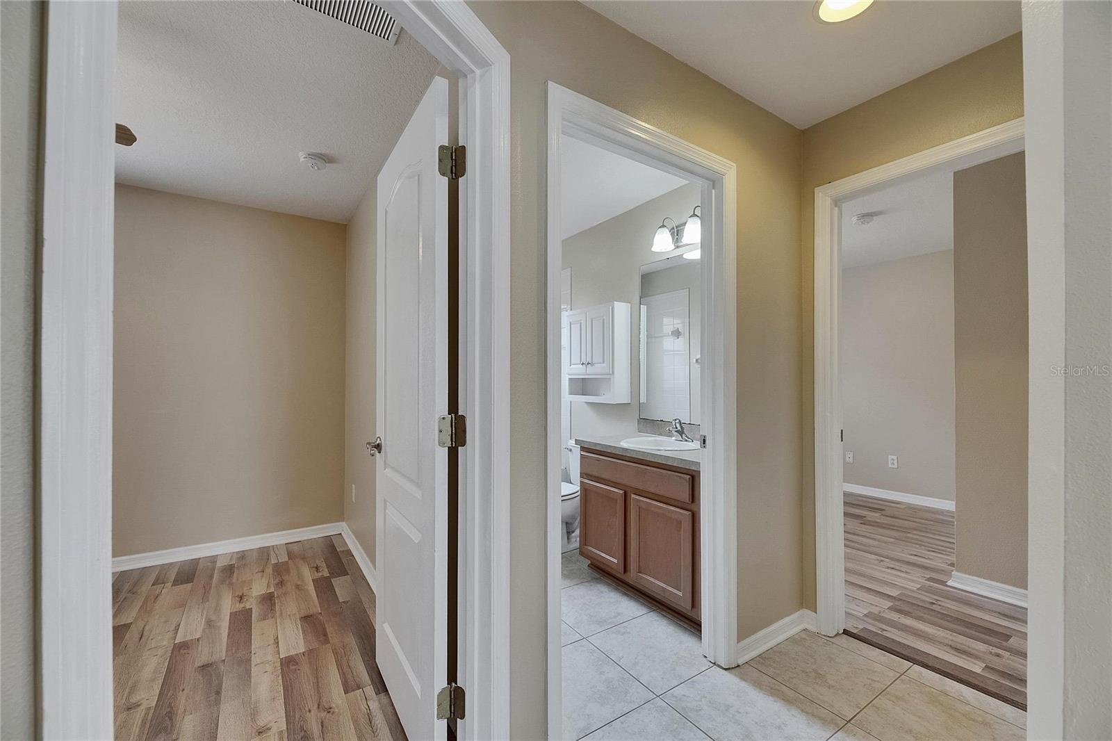 Image 19 of 27 For 925 Windton Oak Drive