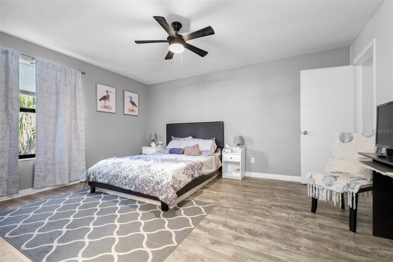Image 23 of 49 For 16107 Dawnview Drive