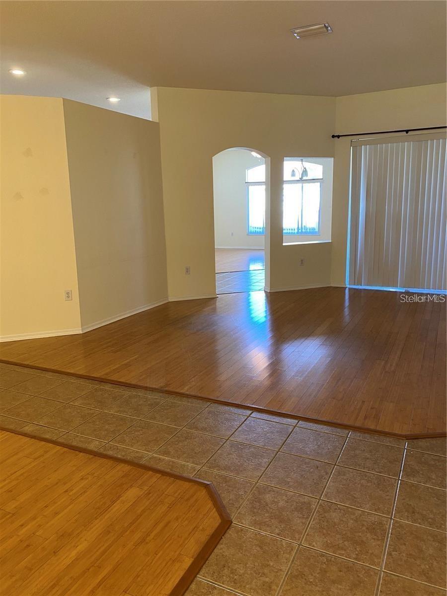 Image 4 of 18 For 19625 Bergenfeld Drive