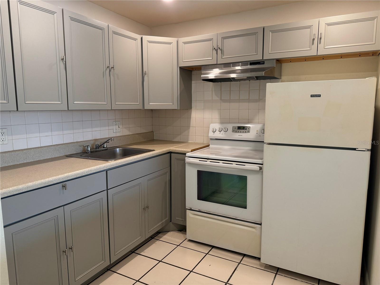 Image 4 of 15 For 2501 Harn Boulevard H20